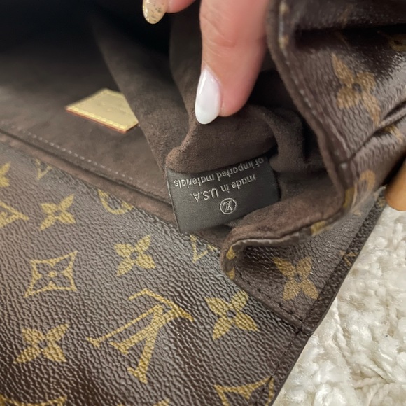Louis Vuitton Monogram Pochette Métis - Picture 11 of 14